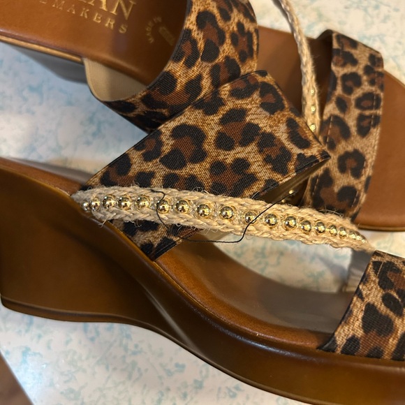 Italian Shoemakers Brown and Black Sandals for Effortless Elegance - Picture 3 of 8